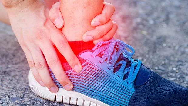 علائم دررفتگی مچ پا چیست؟